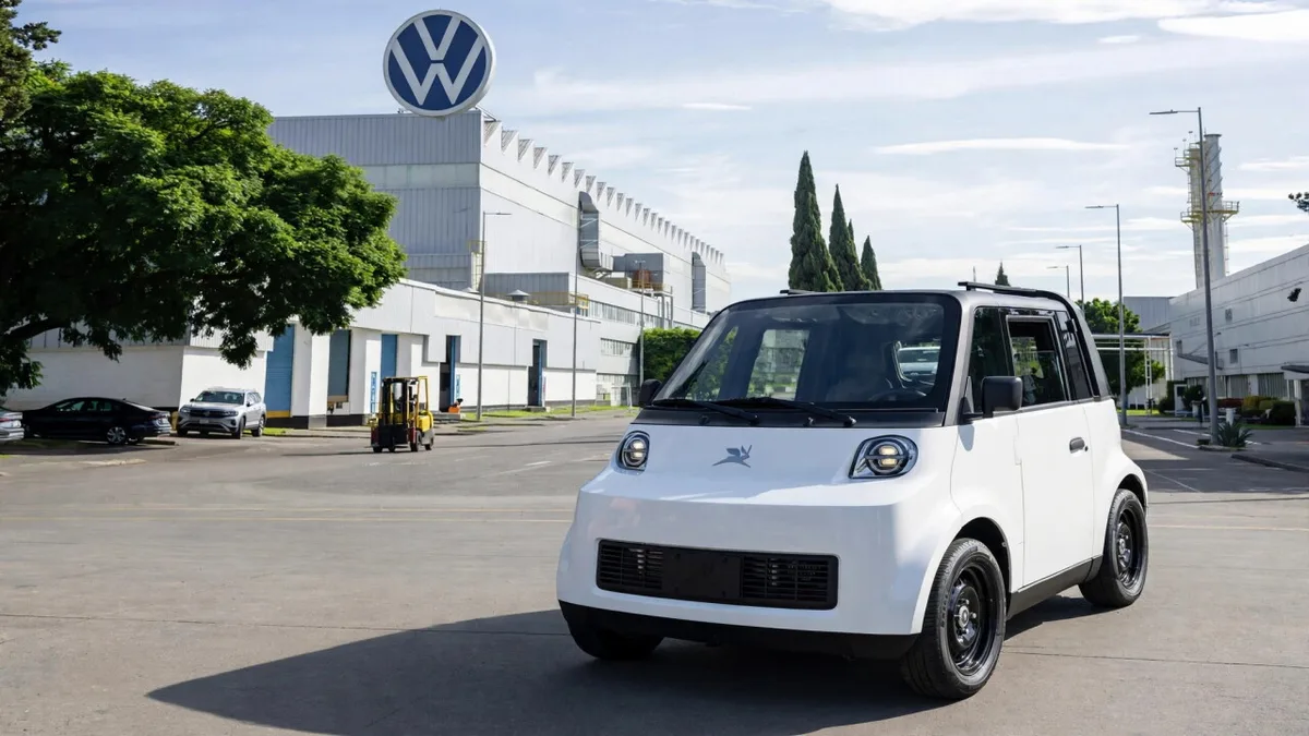 Trabajadores de Volkswagen podrían pasar a Olinia tras el recorte de un turno en la planta de Puebla