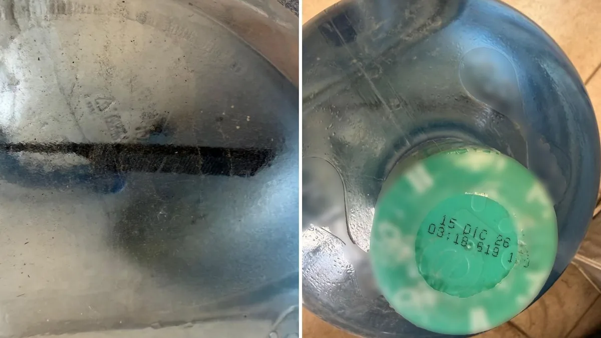 Consumidora denuncia que encontró un peine dentro de un garrafón de agua que recibió sellado