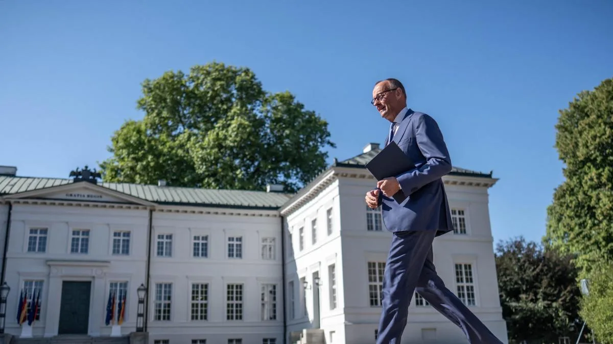Merz ante el peligro: el canciller de Alemania afronta la pujanza de la ultraderecha debilitado por las crisis de agosto
