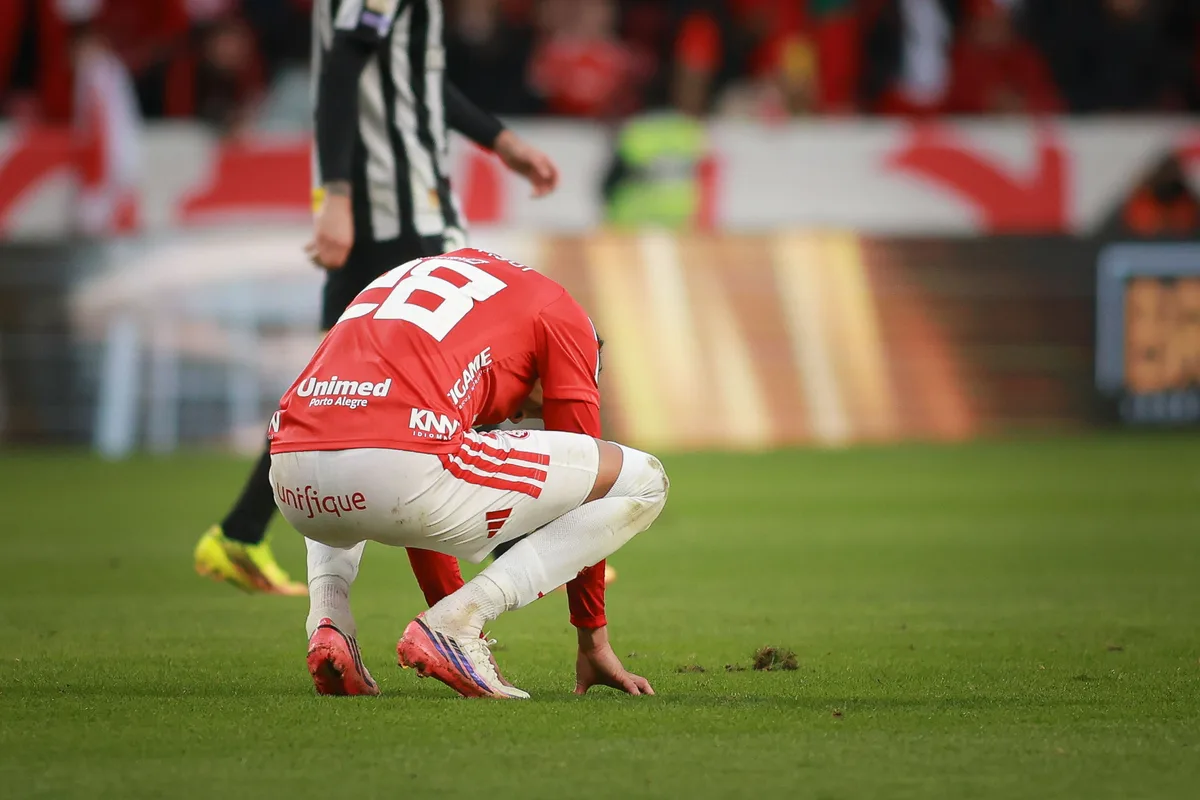 O Inter está desmoronando dentro e fora do campo