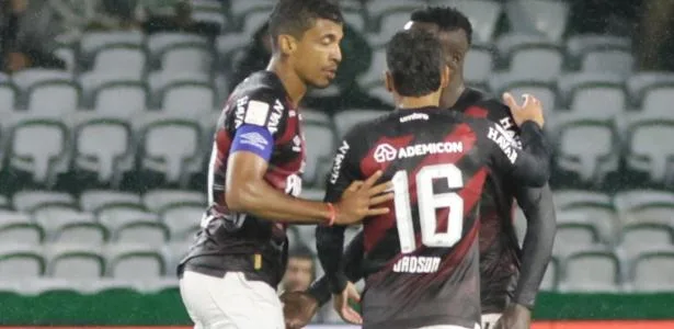 Onde vai passar Athletico-PR x Bahia pelo Brasileirão? Como assistir ao vivo