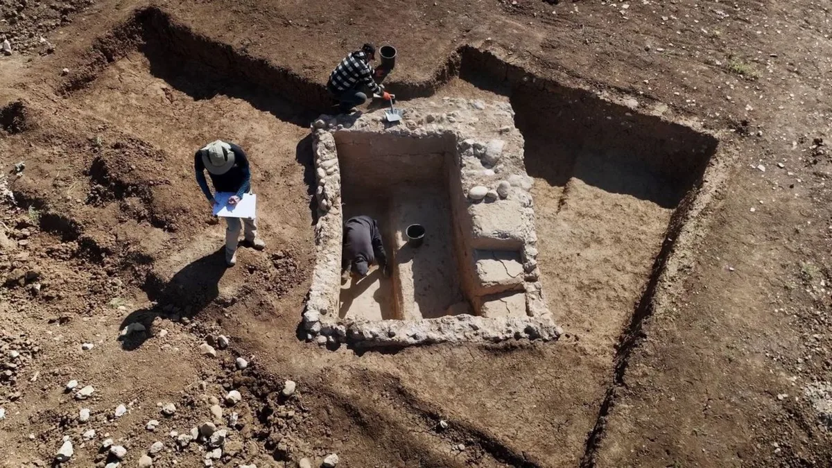 Archäologischer Fund: 2000 Jahre altes Ritualbad in Israel geborgen und abtransportiert