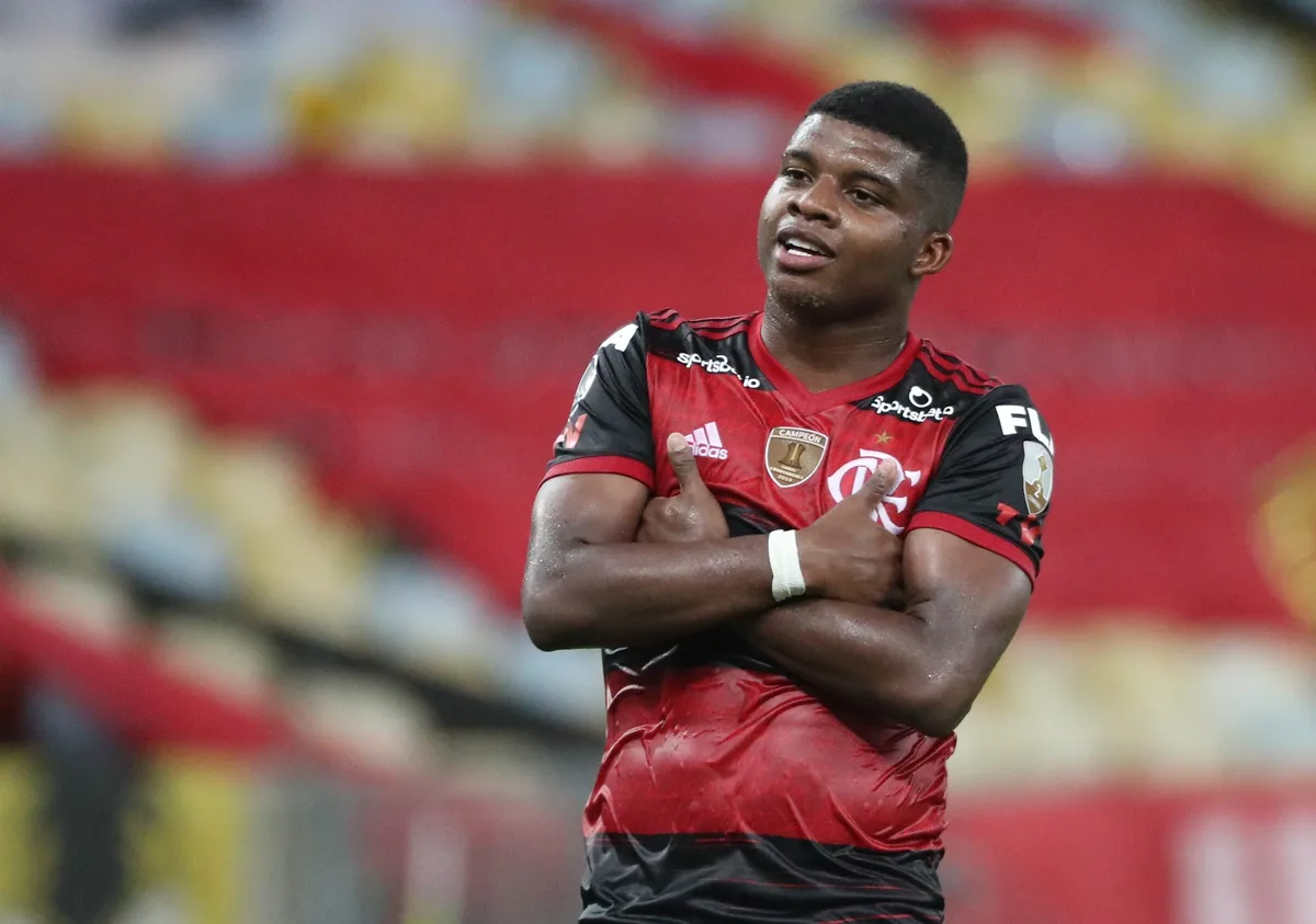 Lembra dele? Vila Nova acerta com Lincoln, campeão da Libertadores pelo Flamengo