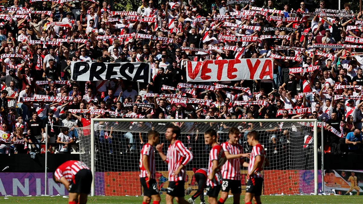 Suspendido el Rayo-Athletic por el lanzamiento de objetos sobre el césped en protesta contra Presa