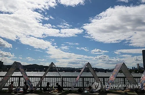 대구·경북 가끔 구름 많고 동해안 일부에 비…낮 최고 28도