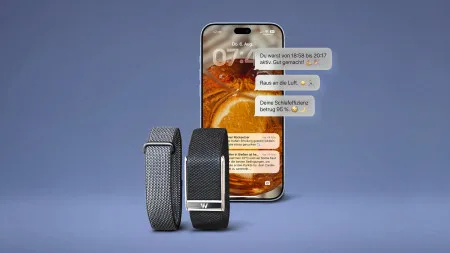 heise+ | Fitbit Air vs. Whoop 5 am iPhone im Test: Messen, deuten, coachen