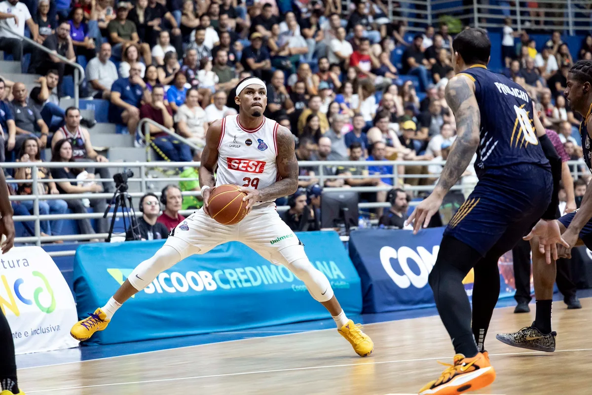 Em ascensão nos playoffs, Reynan assume protagonismo no Franca e foca na reação em Mogi