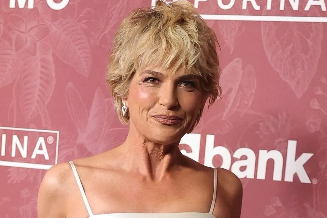 Selma Blair fue arrestada por intentar abrir la puerta de un avión en pleno vuelo y agredir a dos tripulantes