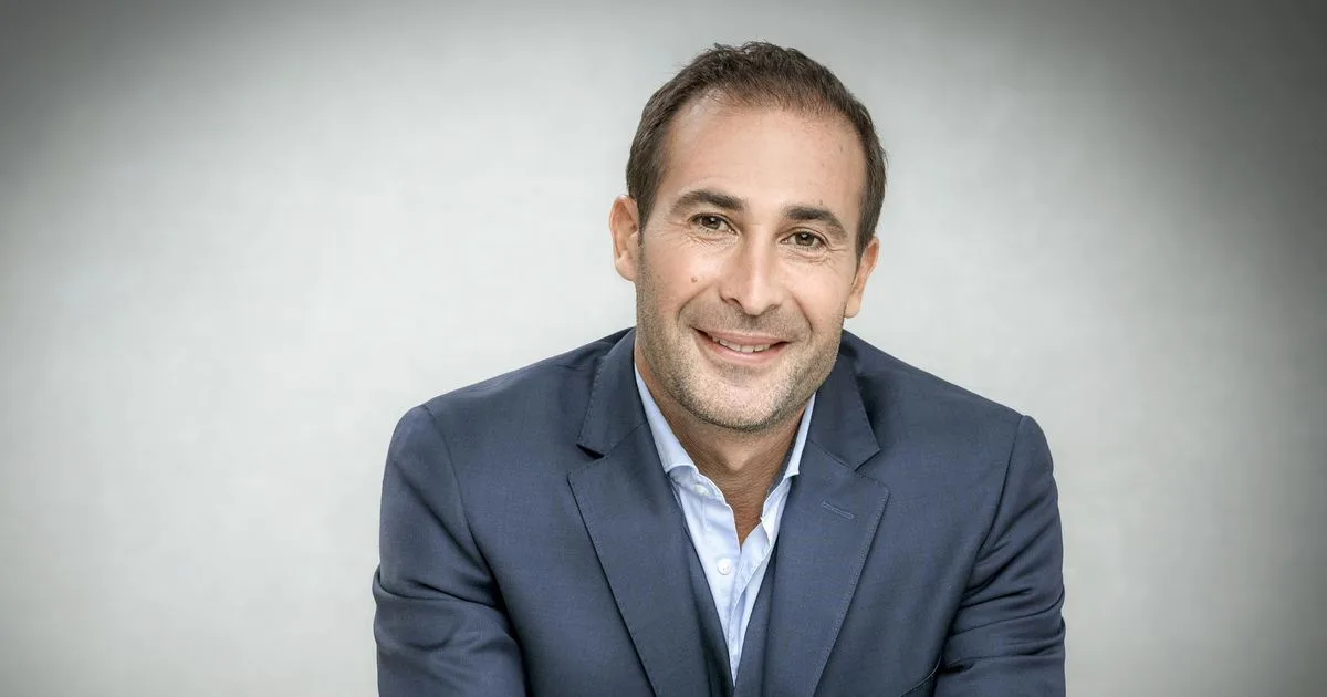 Levées de fonds, IA, programme économique… Comment Jacques Ittah, un discret banquier d’affaires, prépare la présidentielle de Raphaël Glucksmann
