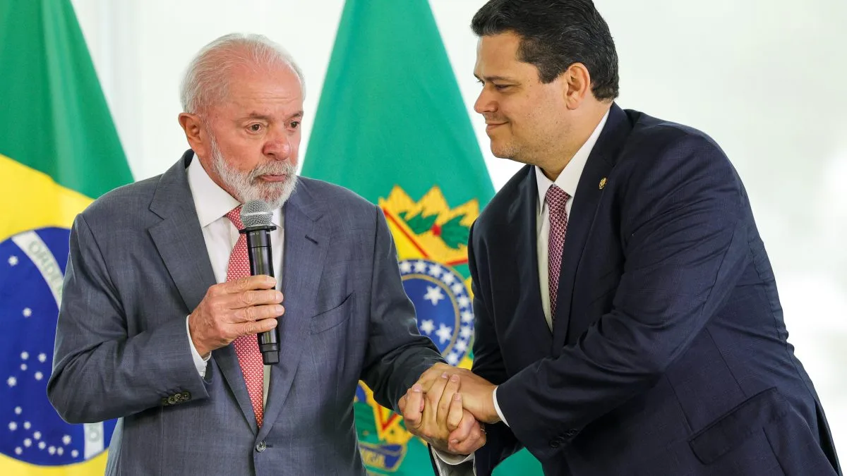 Alcolumbre sinaliza trégua com Lula e pode votar fim da escala 6×1 após eleição