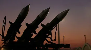 Kuwait afirma que defesas aéreas estão a responder a ataque iraniano com mísseis e drones