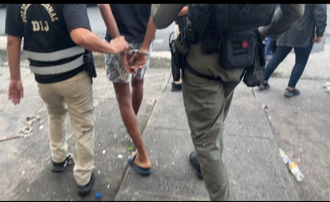 Quince detenidos durante operativo contra una pandilla que operaba en tres zonas de la capital panameña