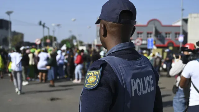 Alto comando da polícia sul-africana detido por suspeita de violação