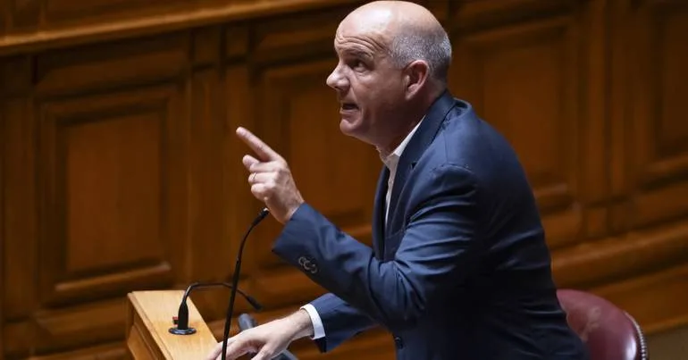 Esquerda acusa Governo de estar alheado da realidade