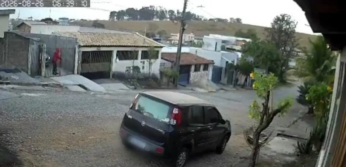 VÍDEO: Ladrão furta carro em garagem de casa enquanto morador está no trabalho em Divinópolis