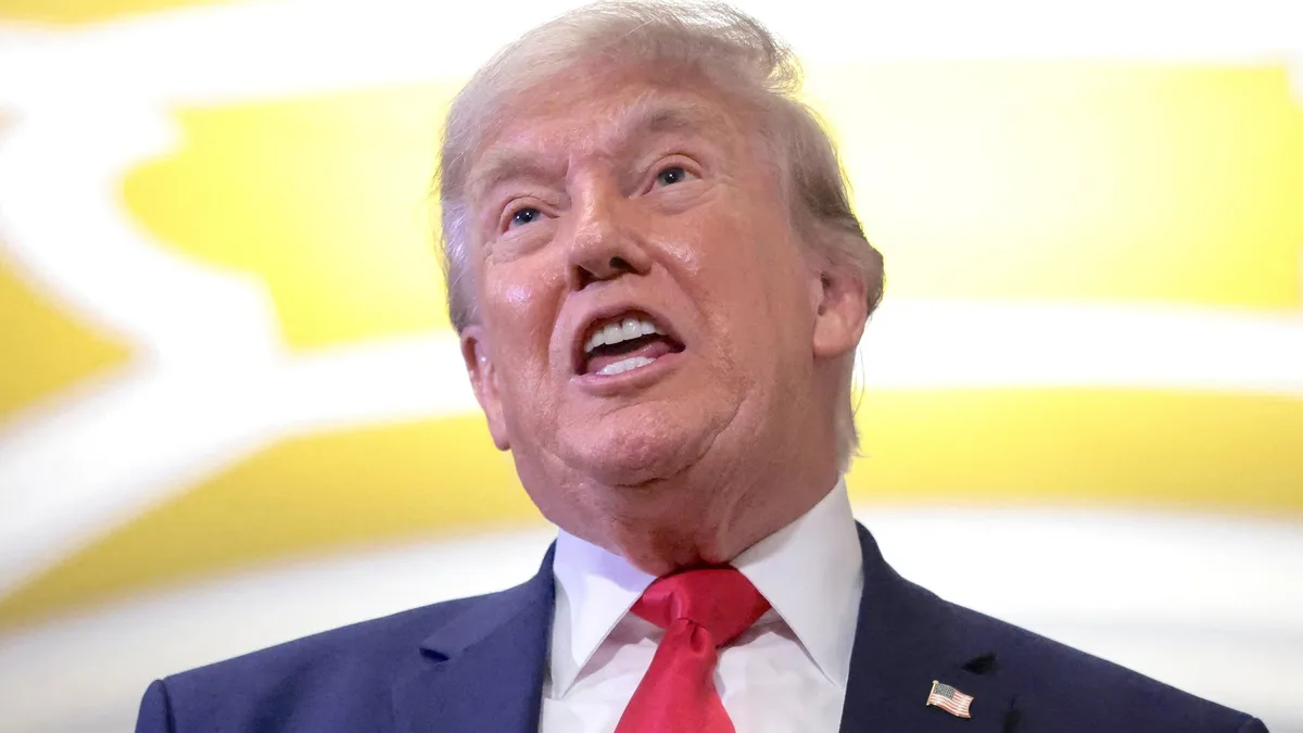 Republicans Panic as Trump’s ‘Mess’ Fuels Midterm Fears