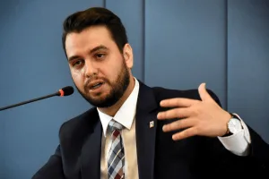 EUA diz que registro usado para prender Filipe Martins é falso e cobra documento