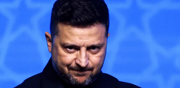 Zelensky promete resposta após ataque russo matar 16 em shopping