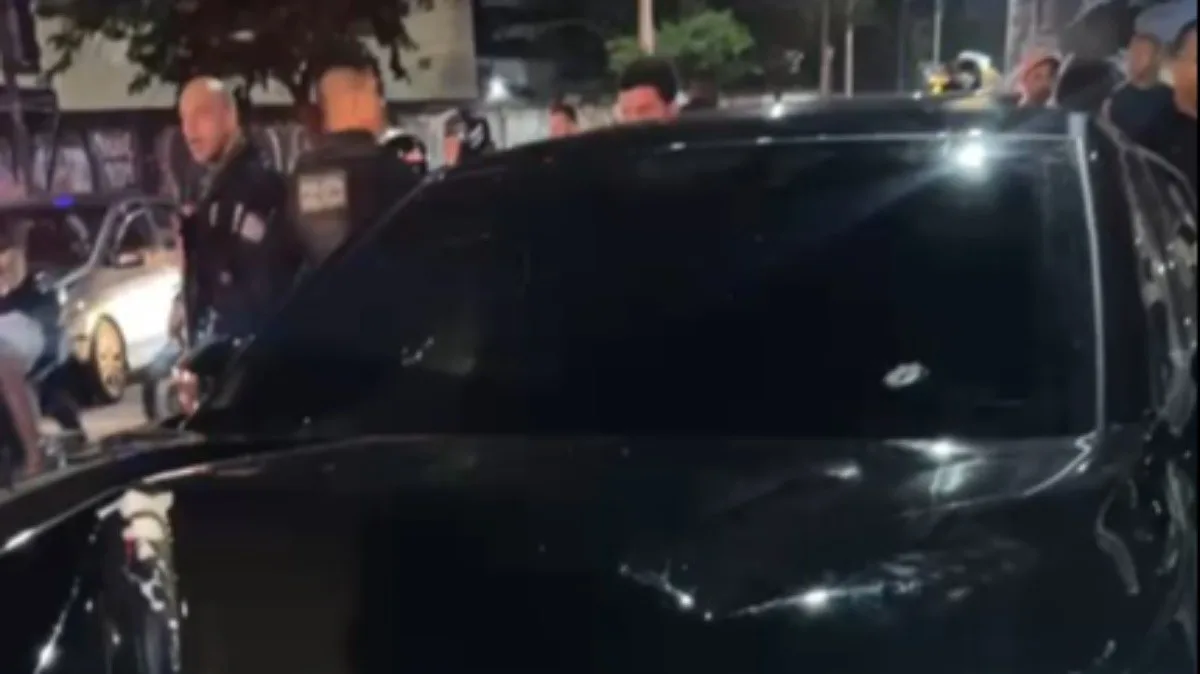 Suspeitos são presos após tiroteio envolvendo carro de luxo em Madureira; outro fica ferido