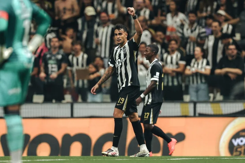 Atlético-MG bate Vitória com reservas antes de decisão contra o Cruzeiro
