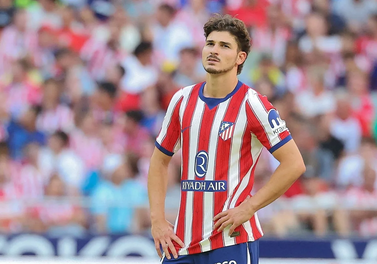 Julián Álvarez vuelve a ausentarse del entrenamiento del Atlético y es poco probable que viaje a Sevilla