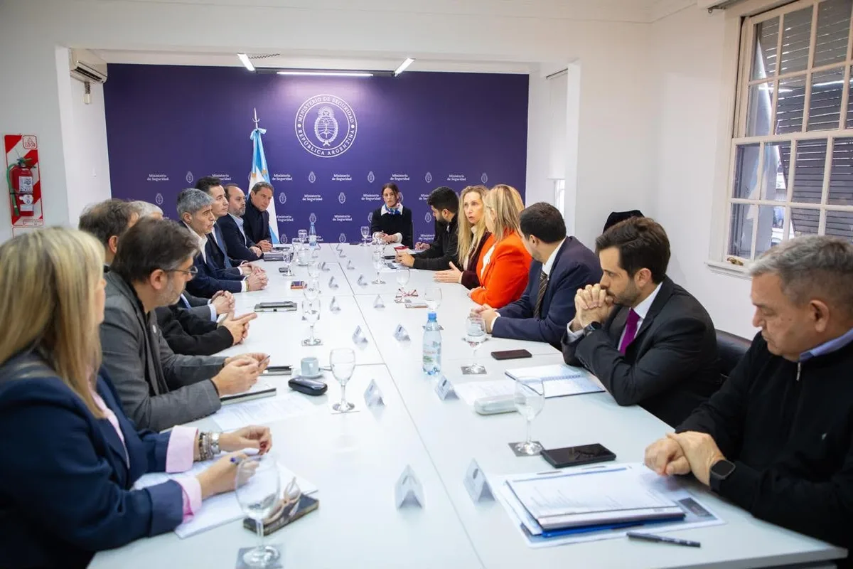La preparación de la visita del Papa logró una reunión entre Karina Milei y Carlos Bianco, la mano derecha de Kicillof