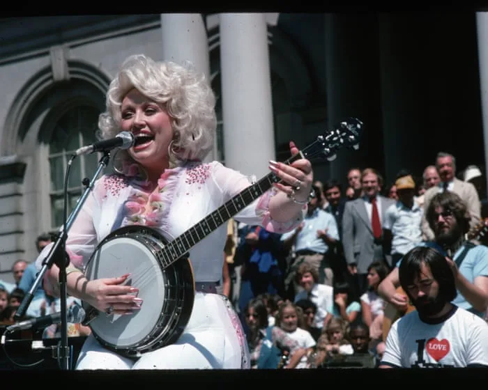 Dolly Parton brought divided Americans together. What can we learn from her? | Margaret Sullivan