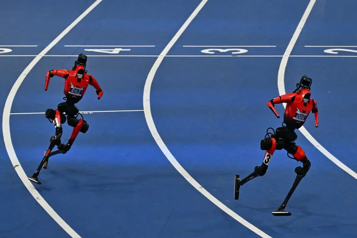 Robô chinês quebra recorde de Usain Bolt e vira atração em Jogos Mundiais
