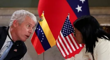 Chevron e ENI assinam acordos para exploração de petróleo na Venezuela