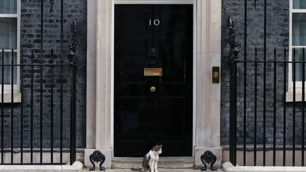 Fake 10 Downing Street listing 'exposes security failures' on Booking.com