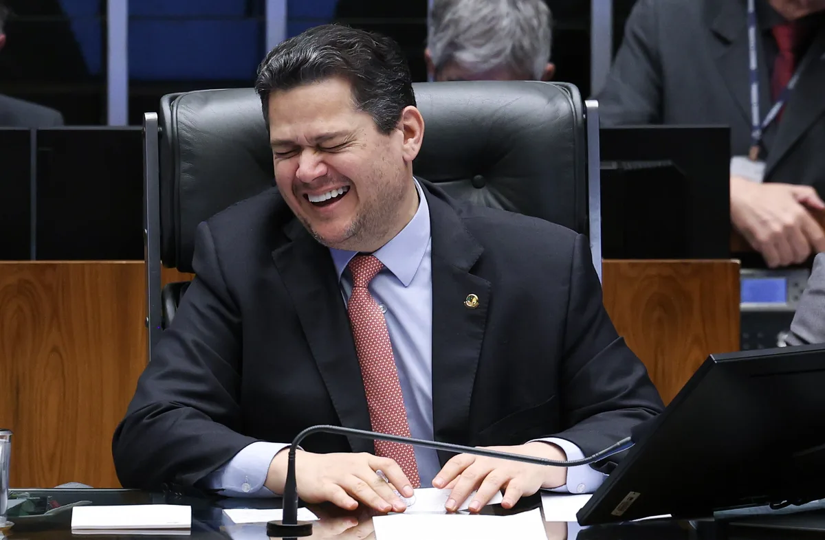 “Não devo achar nada”, diz Alcolumbre sobre Vorcaro e Moraes