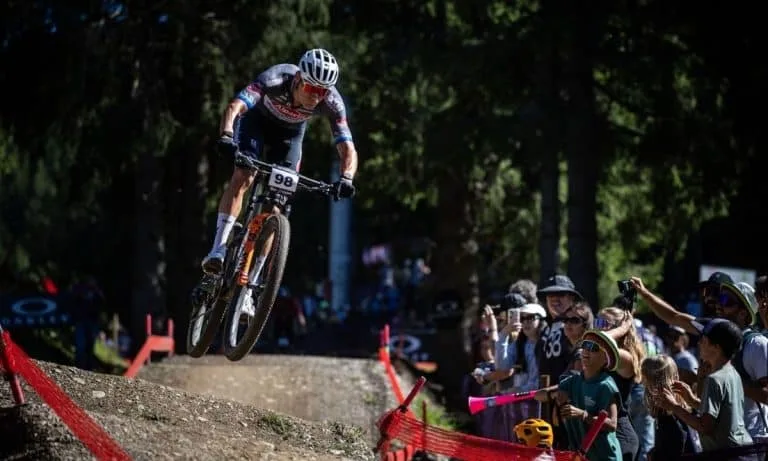 Ulan Galinski fica no top-30 na etapa de Haute-Savoie da Copa do Mundo de MTB