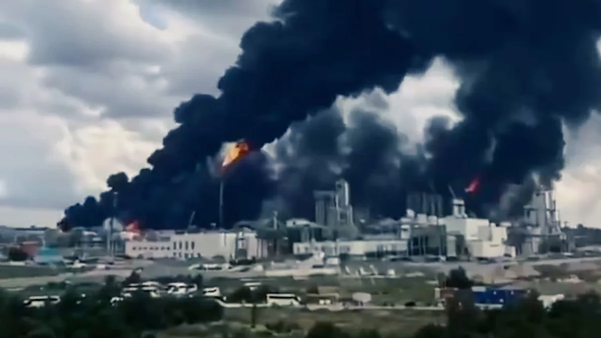 Gasfabrik in Flammen - Explosionen in russischer Industrieanlage