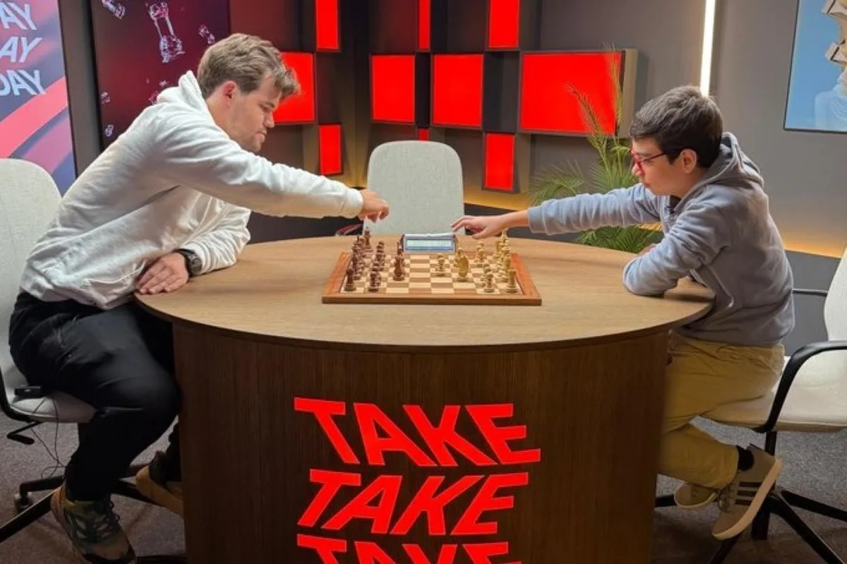 Un nuevo impacto de Faustino Oro: venció a Magnus Carlsen en una partida blitz