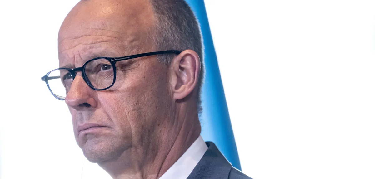 Merz’ Beliebtheitswert fällt auf Tiefstand – Mehrheit lehnt AfD-geführte Regierung im Osten ab