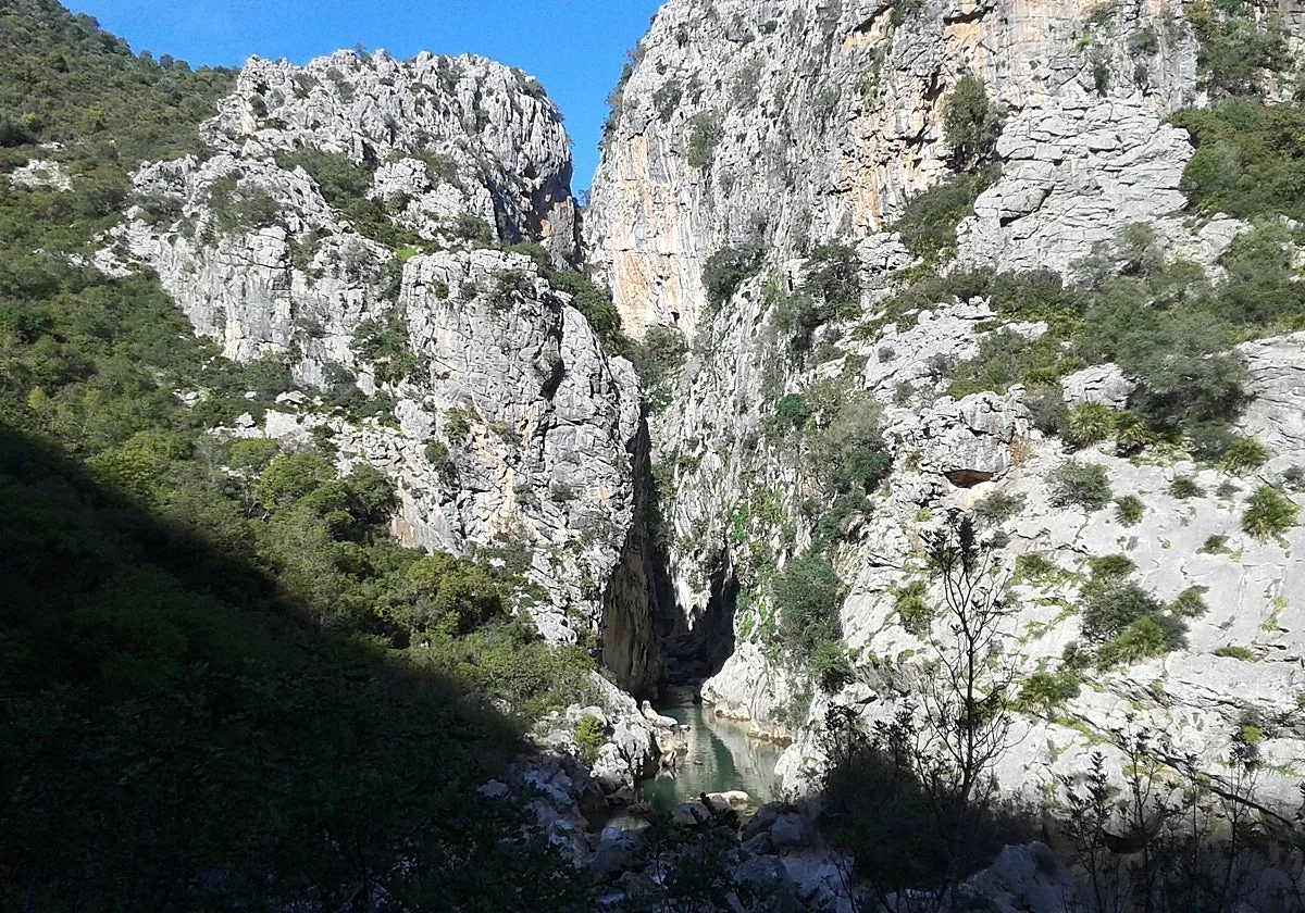 El cañón de más de 100 metros escondido entre tres pequeños pueblos de Málaga