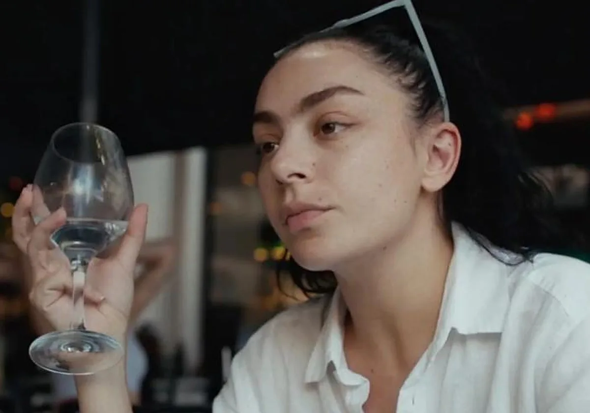 Charli XCX, del fenómeno 'Brat' al cine independiente con 'Erupcja'