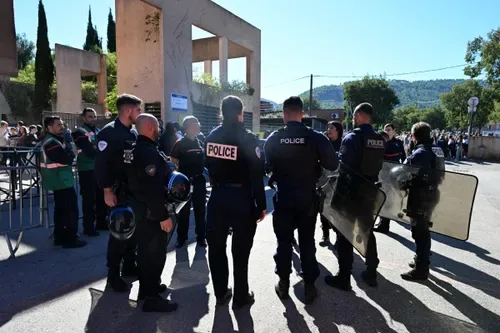 Headmaster shot in French school, teen arrested: police