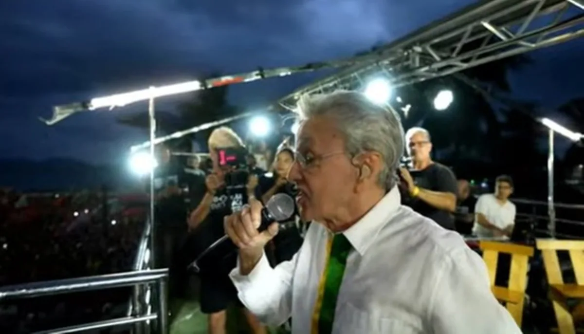 Artistas se reúnem em Copacabana para o "Ato Musical pela Democracia"