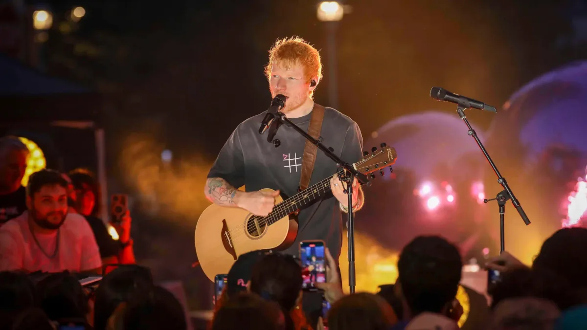 Convocan una protesta contra el dueño del estadio en Massachusetts donde actuará Ed Sheeran el próximo sábado