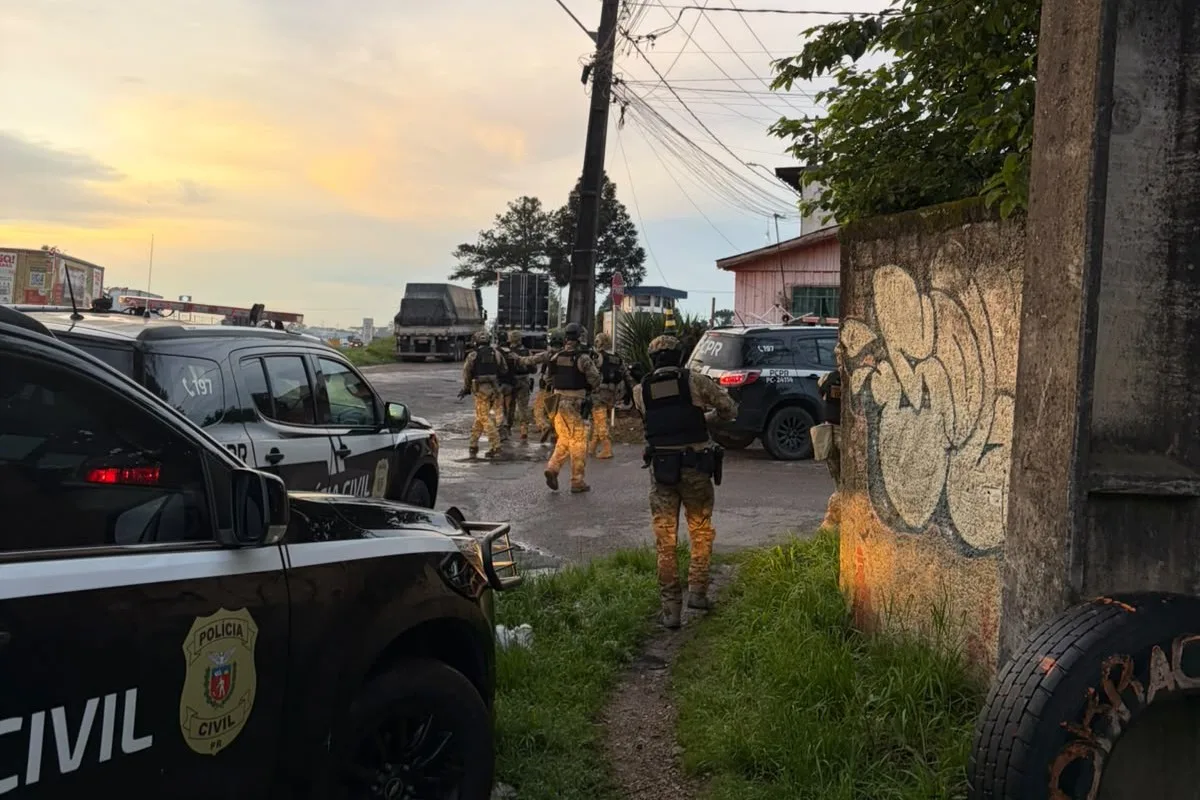 Suspeitos de aliciarem adolescente para produzir conteúdo íntimo 'em troca de lanche' e para prostituição são presos no Paraná