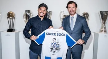 William Gomes renova contrato com o FC Porto até 2031