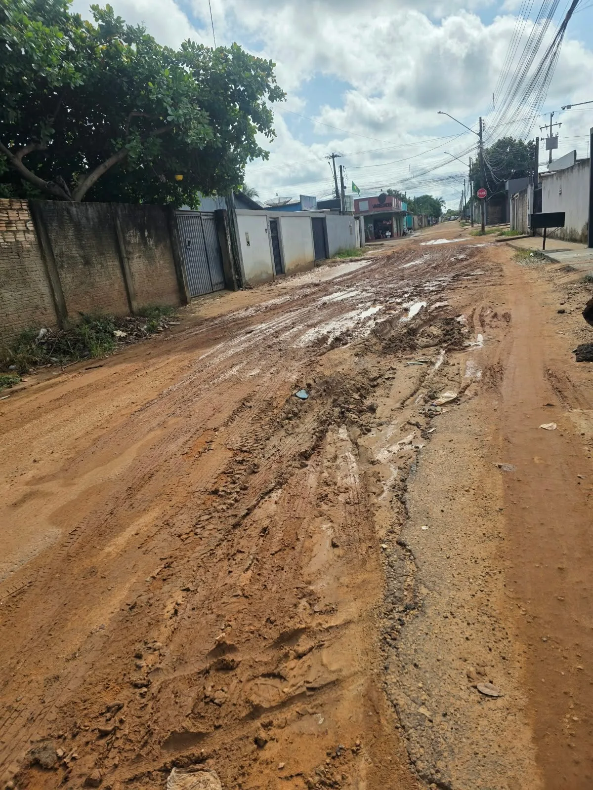 Moradores do Cidade Satélite cobram asfaltamento de rua