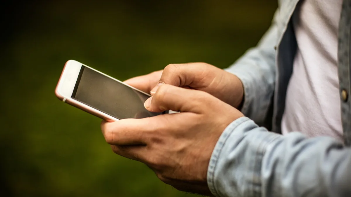 El gobierno porteño declaró la emergencia por el robo de celulares y endurece los controles en la venta de equipos usados