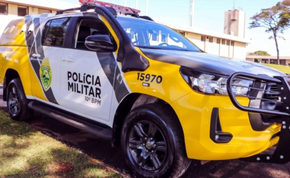 Homem agride mãe e esposa, persegue vítimas e acaba preso no telhado em Toledo