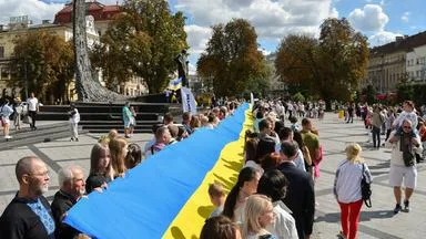 Feiertag im Schatten zunehmender Angriffe Russlands