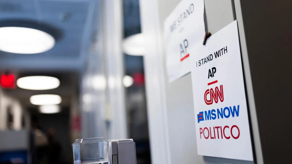 Plusieurs journalistes toujours interdits d’accès à la Maison Blanche, malgré la décision de justice
