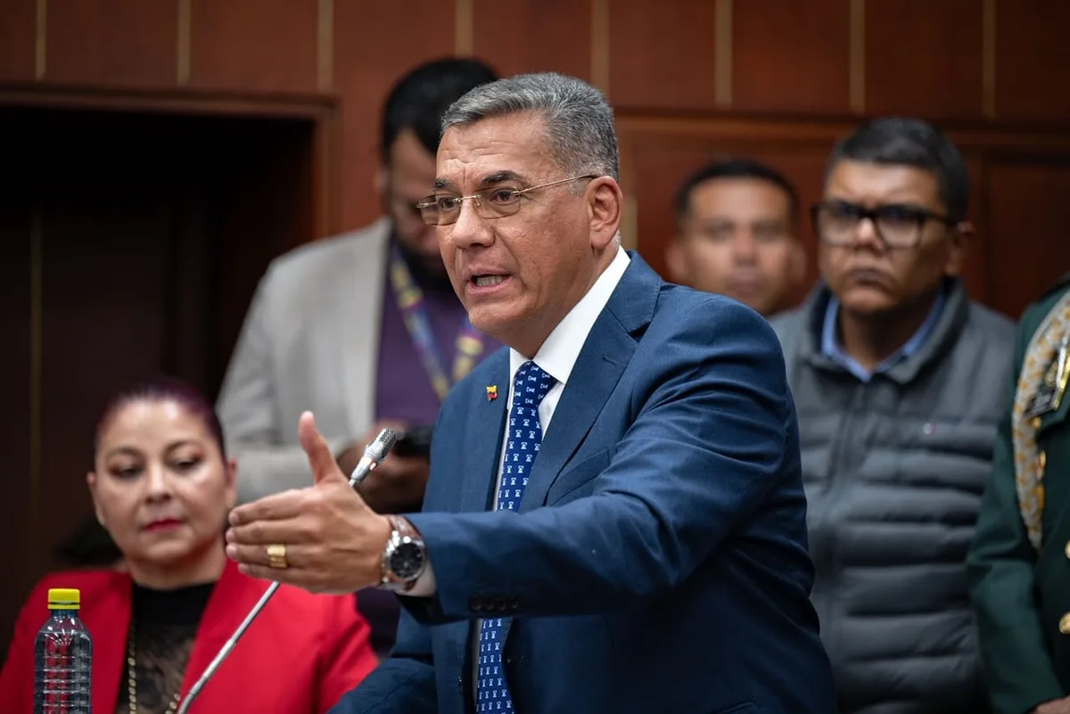 Ministro Jorge Mora defendió las operaciones militares y aseguró que se ejecutan dentro de la ley y el Derecho Internacional Humanitario