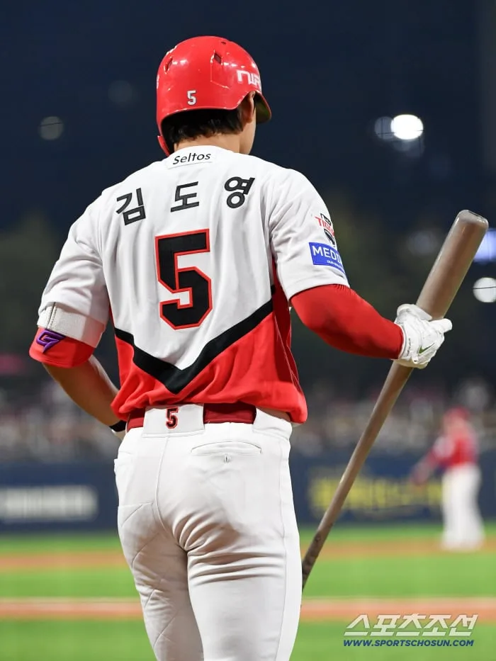 '홈런킹' 김도영 안심은 이르다. 힐리어드, 라팍 2연전 첫 타석 43호 홈런, 1개차 맹추격