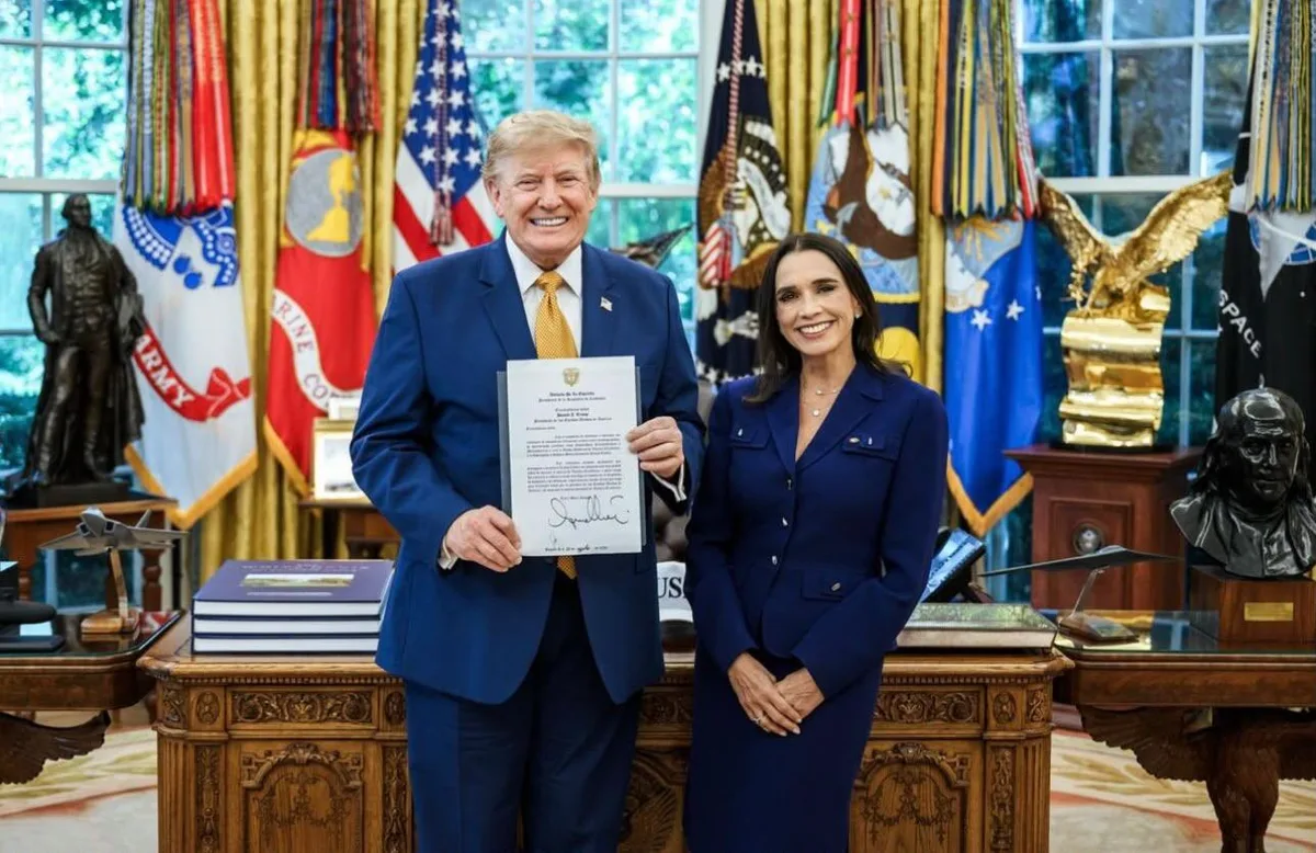 María Consuelo Araújo posó con Donald Trump en la Casa Blanca al presentar sus cartas credenciales como embajadora de Colombia